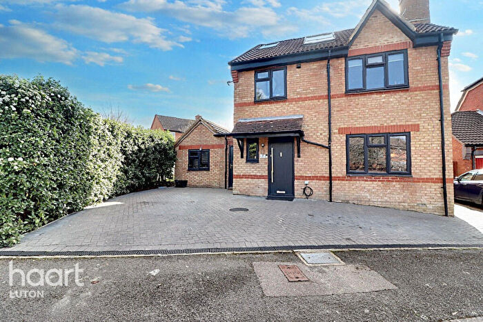 4 Bedroom Detached House For Sale In Rookery Drive, Luton, LU2