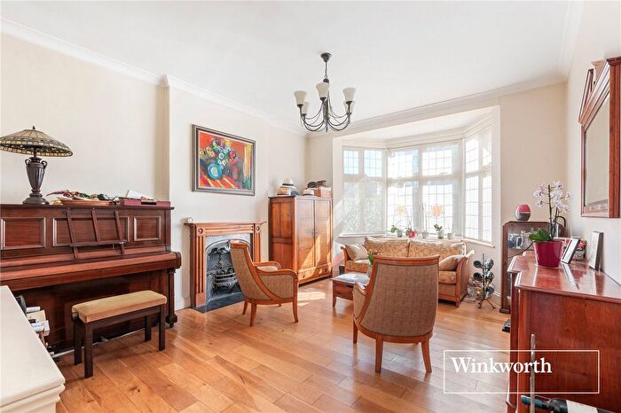 5 Bedroom Semi-Detached House To Rent In Holly Park Gardens, London, N3