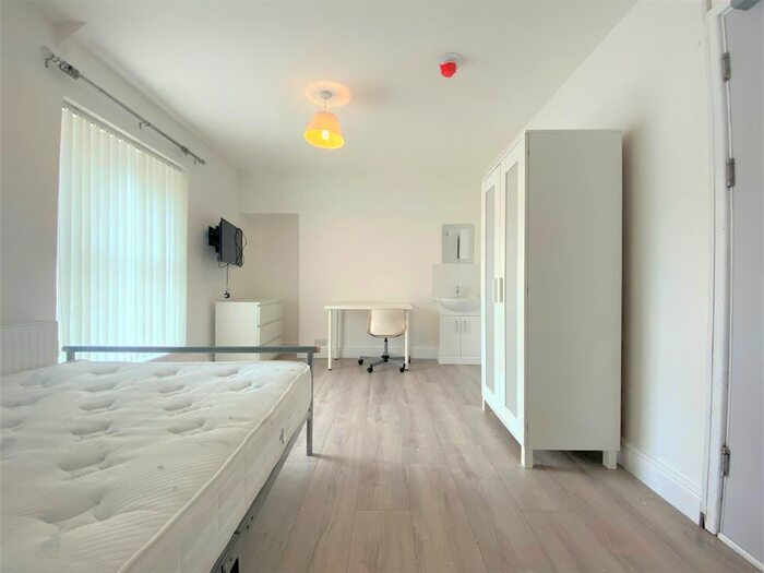 6 Bedroom Property To Rent In William Street, Sandfields, Swansea, SA1