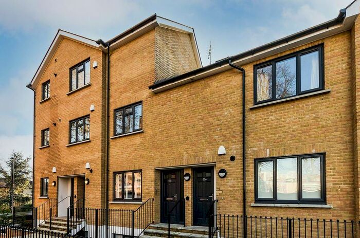 2 Bedroom Flat To Rent In Upper Tulse Hill, Brixton, London, SW2