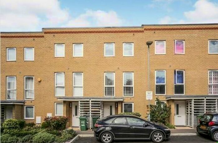 4 Bedroom Town House To Rent In Burroughs Drive Dartford, DA1