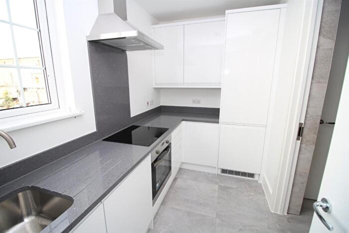 1 Bedroom Apartment To Rent In Bank Court, Town Centre, HP1