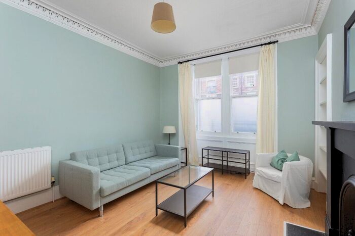 2 Bedroom Flat To Rent In Gardner's Crescent, Edinburgh, EH3