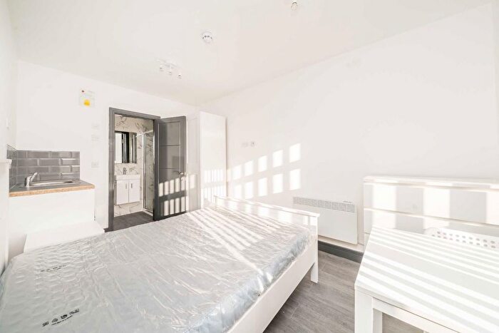 Studio To Rent In Wellington Avenue, Twickenham, TW3