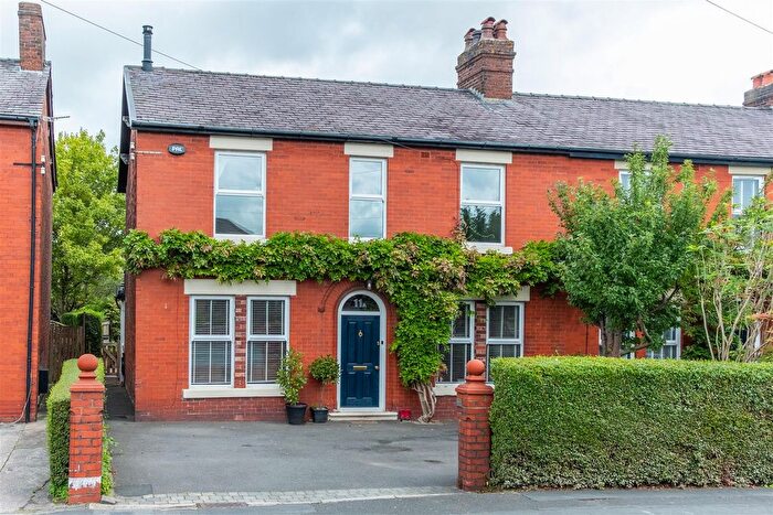 4 Bedroom Semi-Detached House For Sale In Wham Lane, New Longton, Preston, PR4