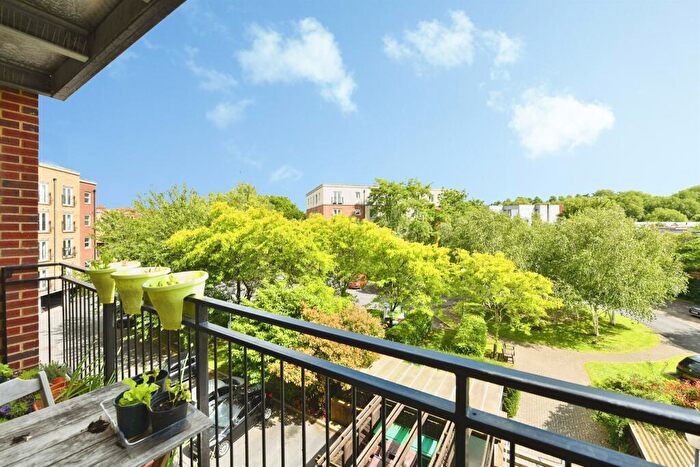 2 Bedroom Flat For Sale In Bedminster Parade, Bristol, BS3
