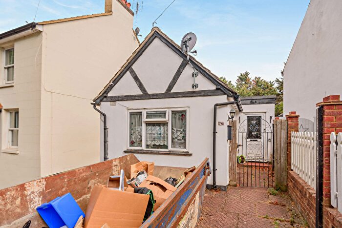 3 Bedroom Detached Bungalow For Sale In Shawfield Road, Ash, GU12