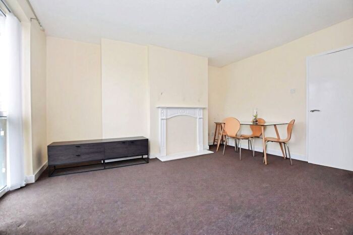 2 Bedroom Flat To Rent In Melmerby Court, Eccles New Road, Salford, M5