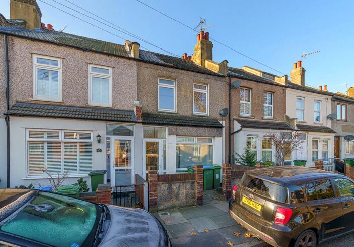2 Bedroom Terraced House To Rent In Swingate Lane, London, Greater London, SE18