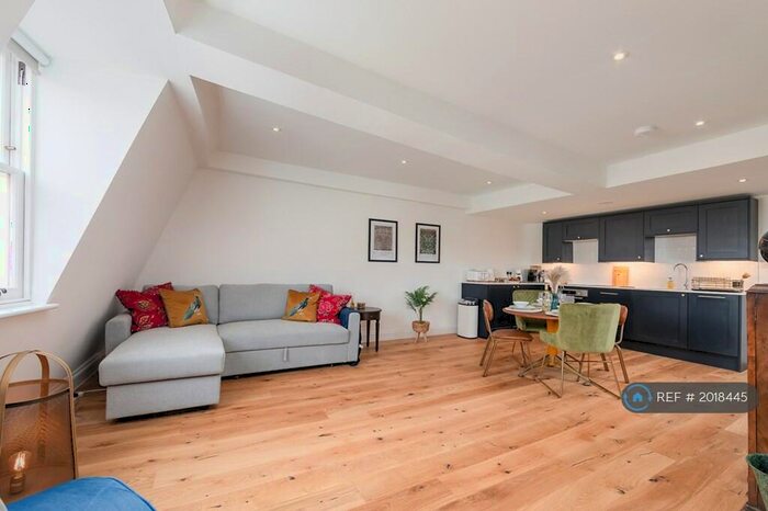1 Bedroom Flat To Rent In Bath Street, Bath, BA1