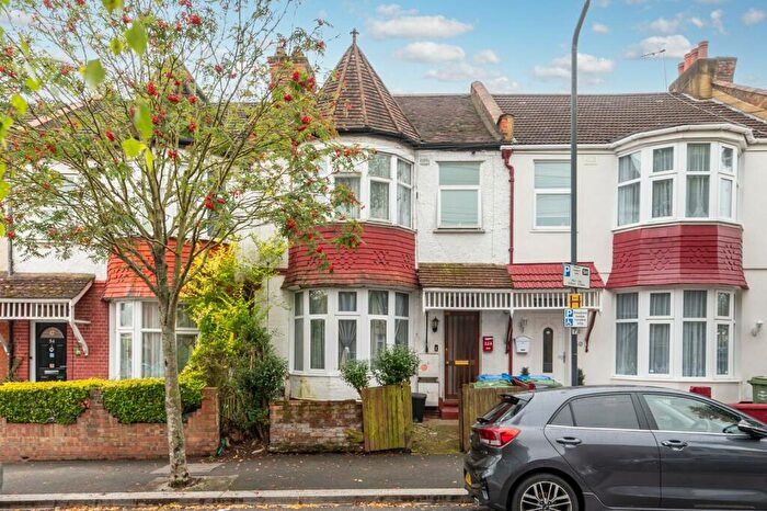 2 Bedroom Flat For Sale In Maybank Avenue, North Wembley, Wembley, HA0