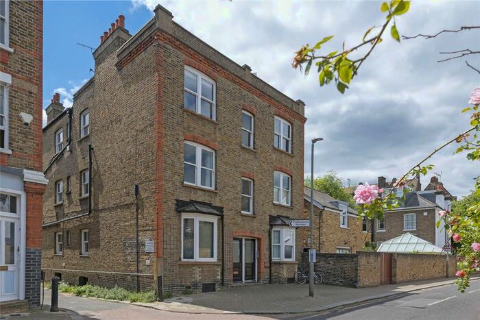 2 Bedroom Flat To Rent In Lacy Road, London, SW15
