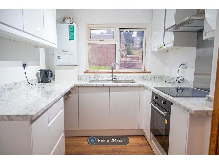 2 Bedroom Flat To Rent In Sunderland Close, Rochester, ME1