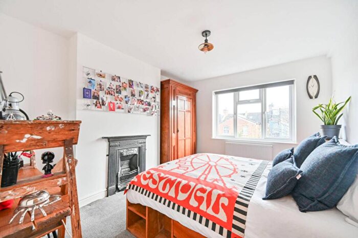 4 Bedroom Flat For Sale In West Ella Road, Harlesden, London, NW10