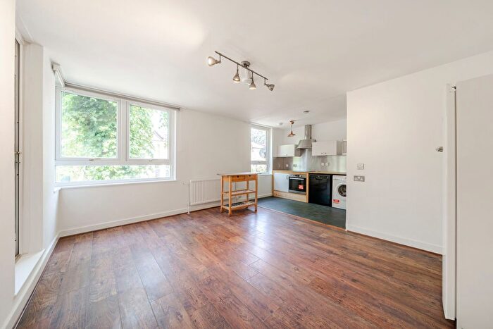 1 Bedroom Flat For Sale In Manaton Close, Peckham, London, SE15