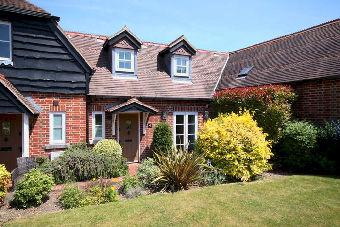 2 Bedroom Mews To Rent In Fairlawns, Burridge, SO31