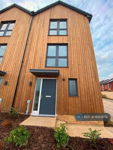 4 Bedroom Semi-Detached House To Rent In Crop Leaze, Stoke Gifford, Bristol, BS34