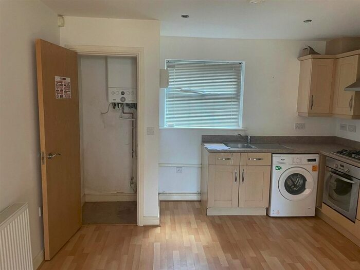 2 Bedroom Flat To Rent In Lambwath Hall Court, Bransholme, Hull, HU7