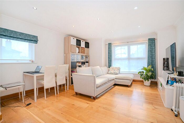 2 Bedroom Flat For Sale In Richmond Road, Kingston Upon Thames, KT2 - Photo 3