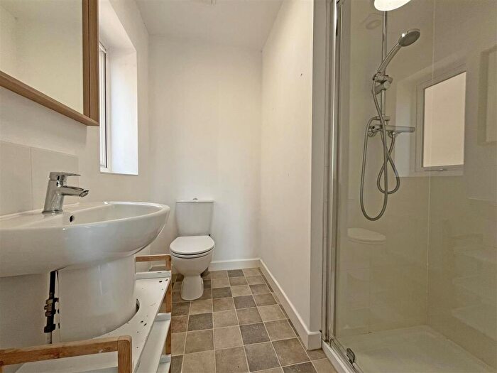 5 Bedroom Detached House To Rent In Vickers Close, Gedling, Nottingham, NG4
