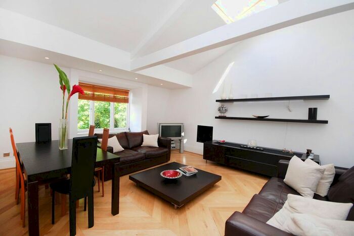 2 Bedroom Flat To Rent In Redcliffe Gardens, Chelsea, London, SW10