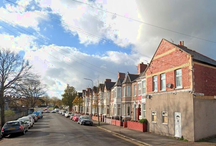 2 Bedroom Flat To Rent In Court Road, Barry, CF63