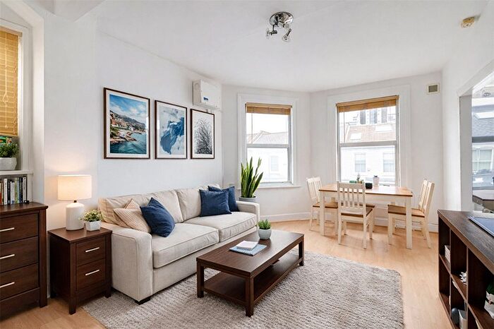 2 Bedroom Flat To Rent In Delorme Street, London, W6