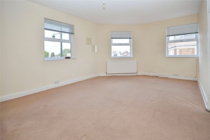 1 Bedroom Flat To Rent In High Street, Whitton, Twickenham, TW2