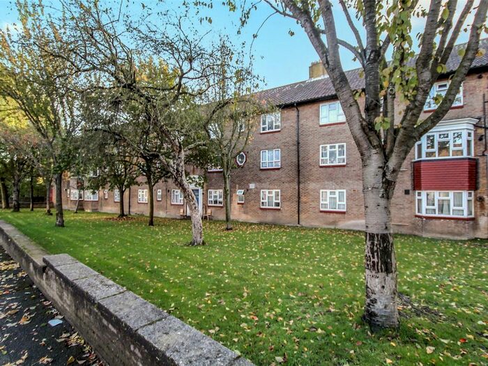 2 Bedroom Flat To Rent In John Newton Court, Welling, DA16