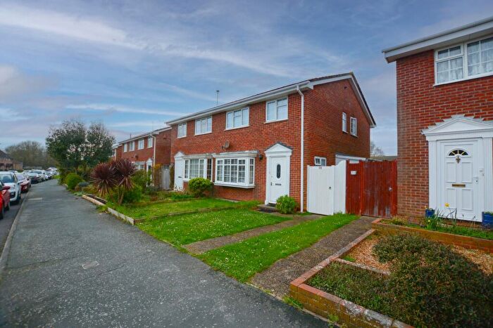 4 Bedroom Semi-Detached House To Rent In Beaumont Park, Littlehampton, BN17