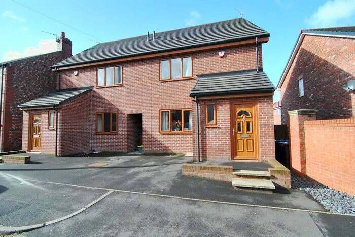 3 Bedroom Semi-Detached House To Rent In Egerton Road, Leyland, PR25