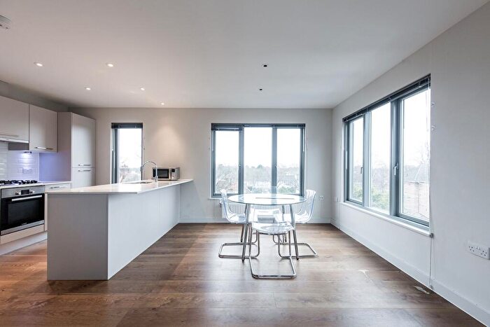 1 Bedroom Flat To Rent In Flat Ellington Court, N14
