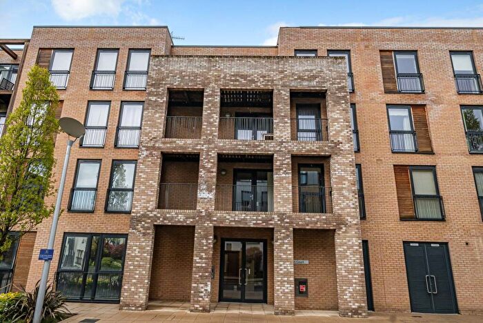 2 Bedroom Flat To Rent In Dukes Court, Stanmore, HA7