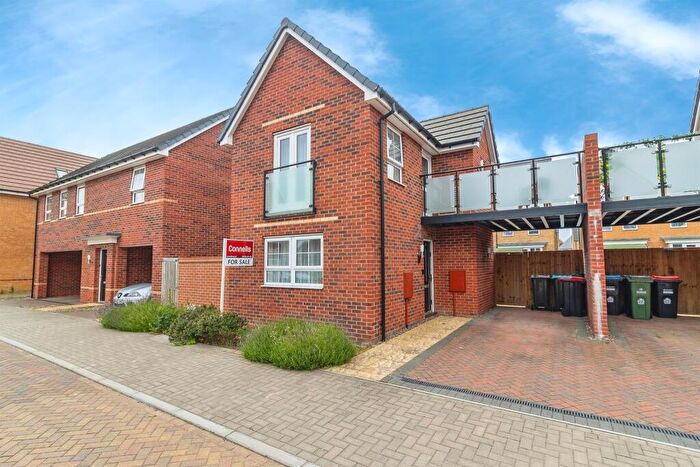 1 Bedroom Detached House For Sale In Lithgows Avenue, Brooklands, Milton Keynes, MK10