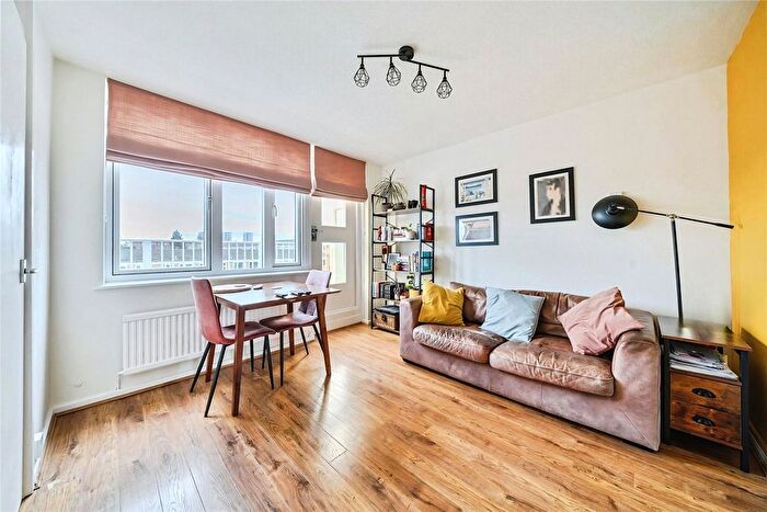 1 Bedroom Flat For Sale In Amina Way, London, SE16
