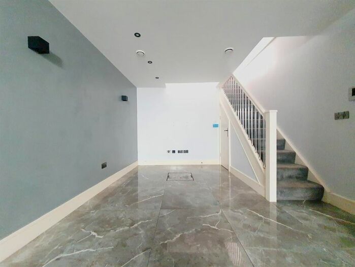 2 Bedroom Flat To Rent In Glading Terrace, London, N16