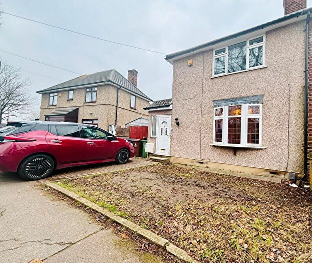 2 Bedroom End Of Terrace House To Rent In Beverley Road, Dagenham, RM9