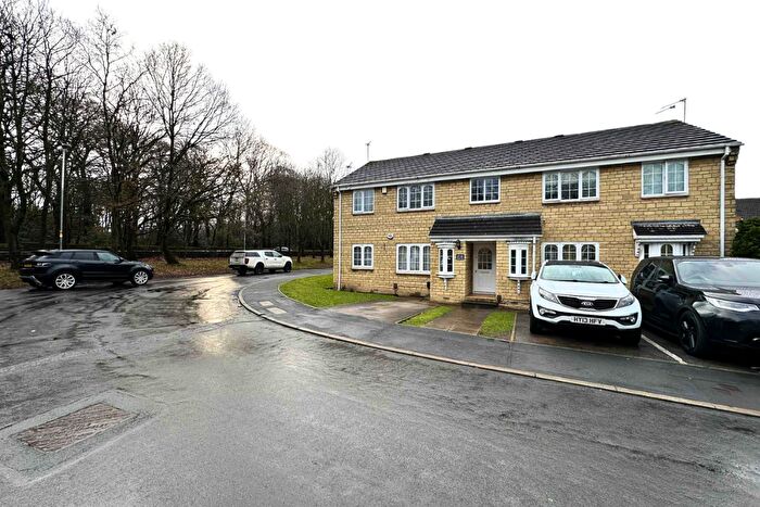 2 Bedroom Apartment For Sale In Oakdene Vale, Leeds, LS17