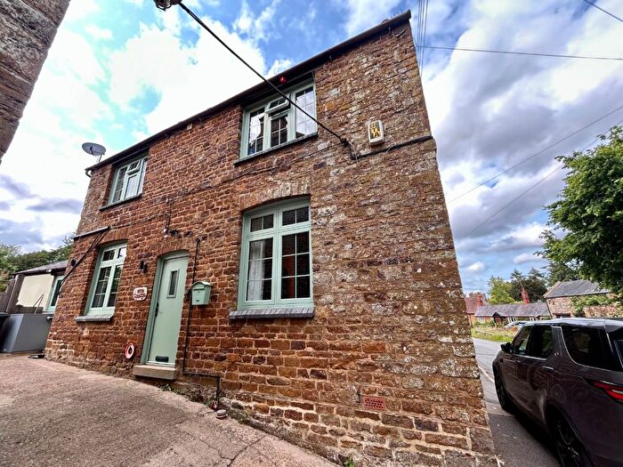 2 Bedroom Cottage For Sale In Banbury Road, Litchborough, Towcester, NN12