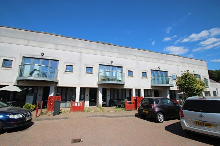 2 Bedroom Flat To Rent In Haling Down Passage, South Croydon, CR2