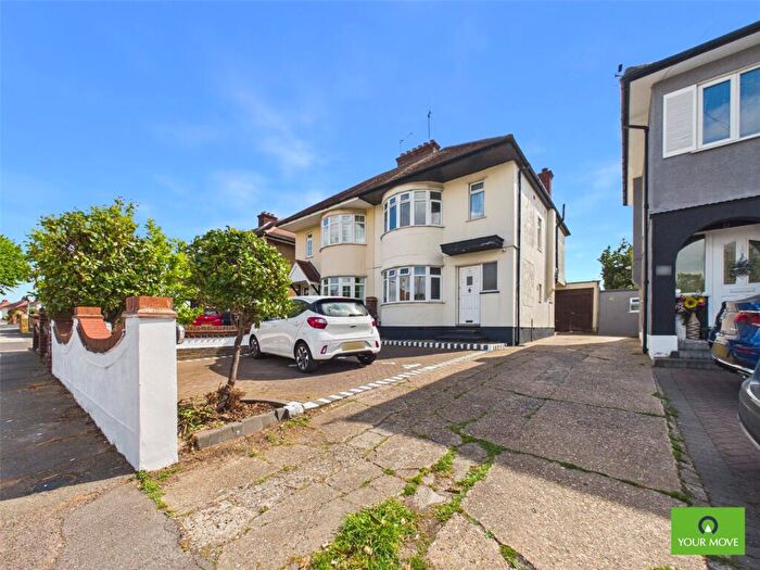 4 Bedroom Semi Detached House To Rent In Clockhouse Lane, Romford, RM5