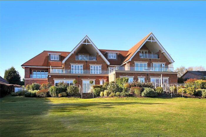 2 Bedroom Flat To Rent In Penn Road, Knotty Green, Beaconsfield, HP9