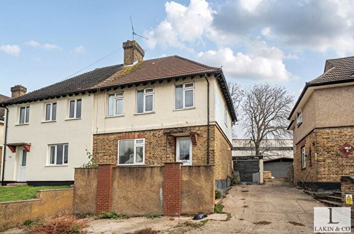 3 Bedroom Semi Detached House For Sale In Apple Tree Avenue, West Drayton, UB7