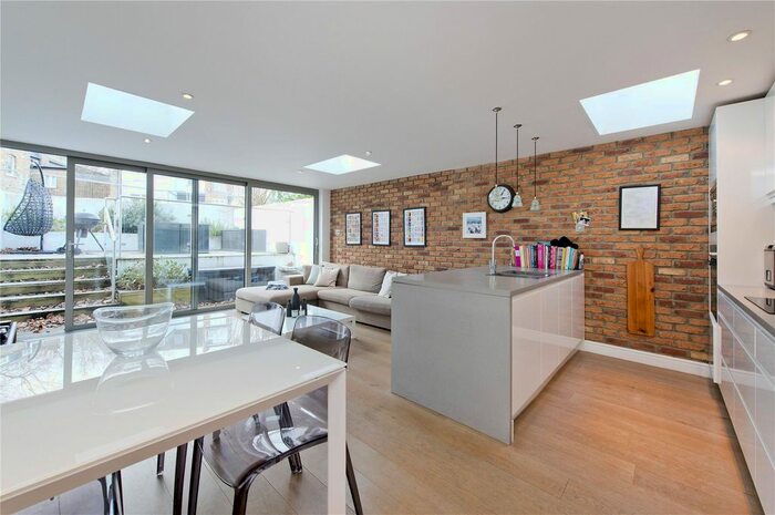 2 Bedroom Flat To Rent In Kempson Road, London, SW6