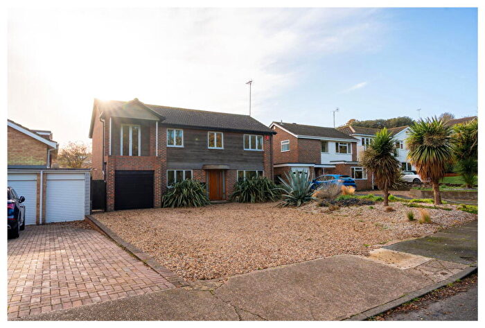 4 Bedroom Detached House For Sale In Minster Close, Broadstairs, CT10