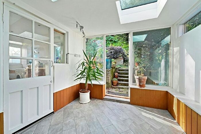 2 Bedroom Flat For Sale In Whitehall Park, London, N19