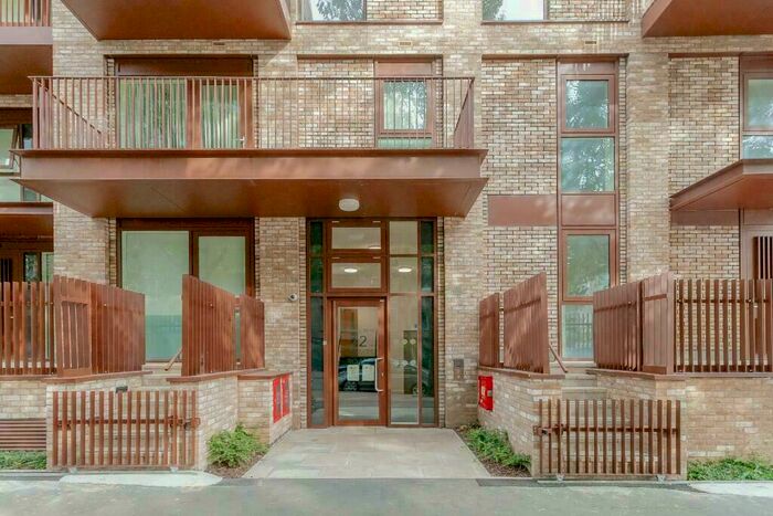 3 Bedroom Flat To Rent In Thames Road, London, E16