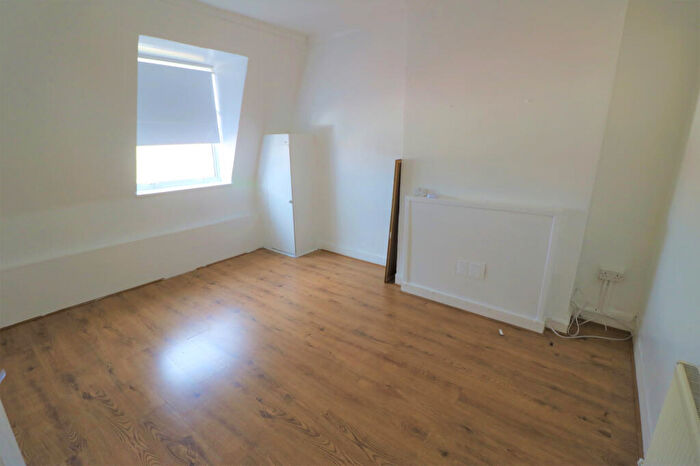 1 Bedroom Flat To Rent In Civic Square, Tilbury, Essex, RM18