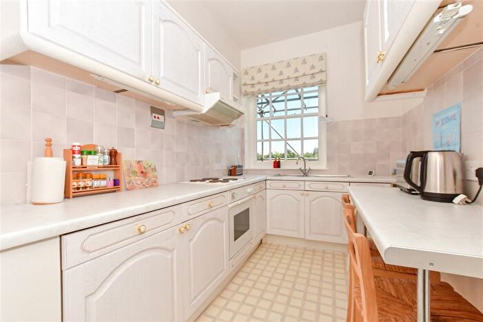 2 Bedroom Flat For Sale In Waldershare, Waldershare, Kent, CT15