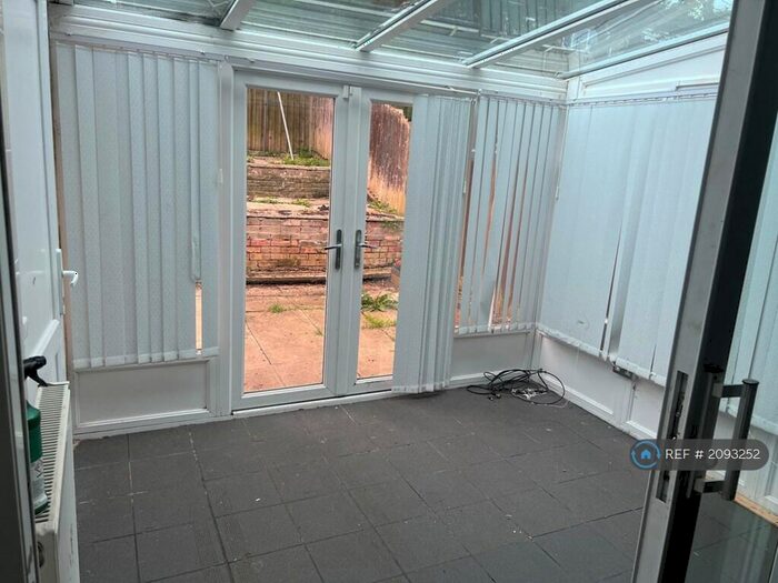 4 Bedroom Terraced House To Rent In Upper Close, Birmingham, B32